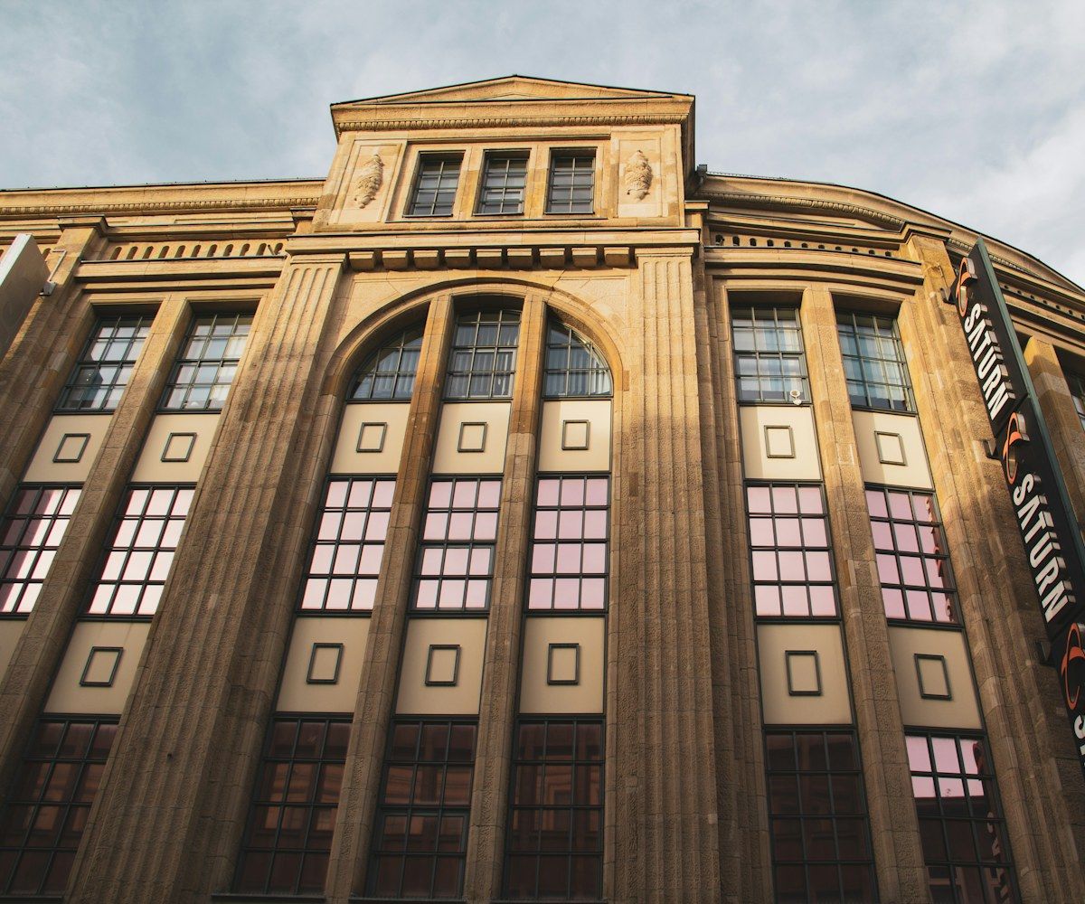 Historische Fassade in Bochum im Abendlicht